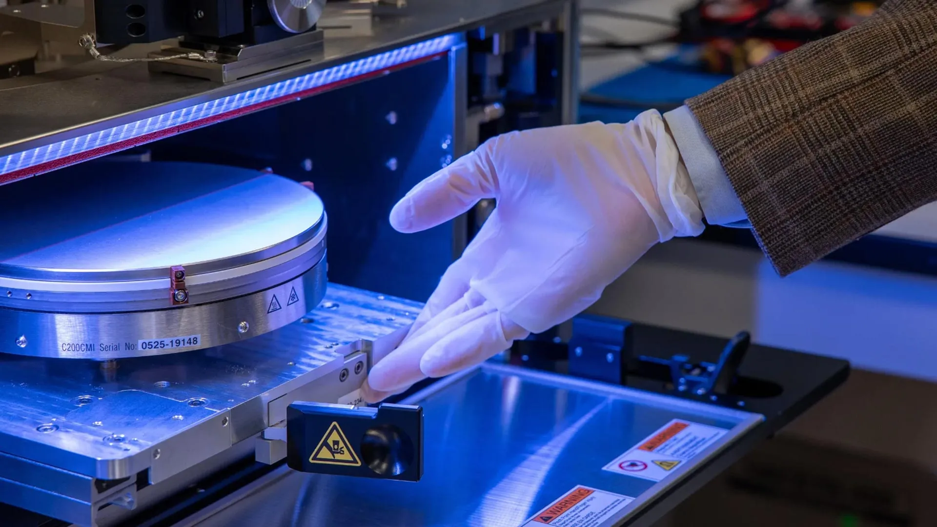 This New 3D Chip Could Break AI’s Bottleneck