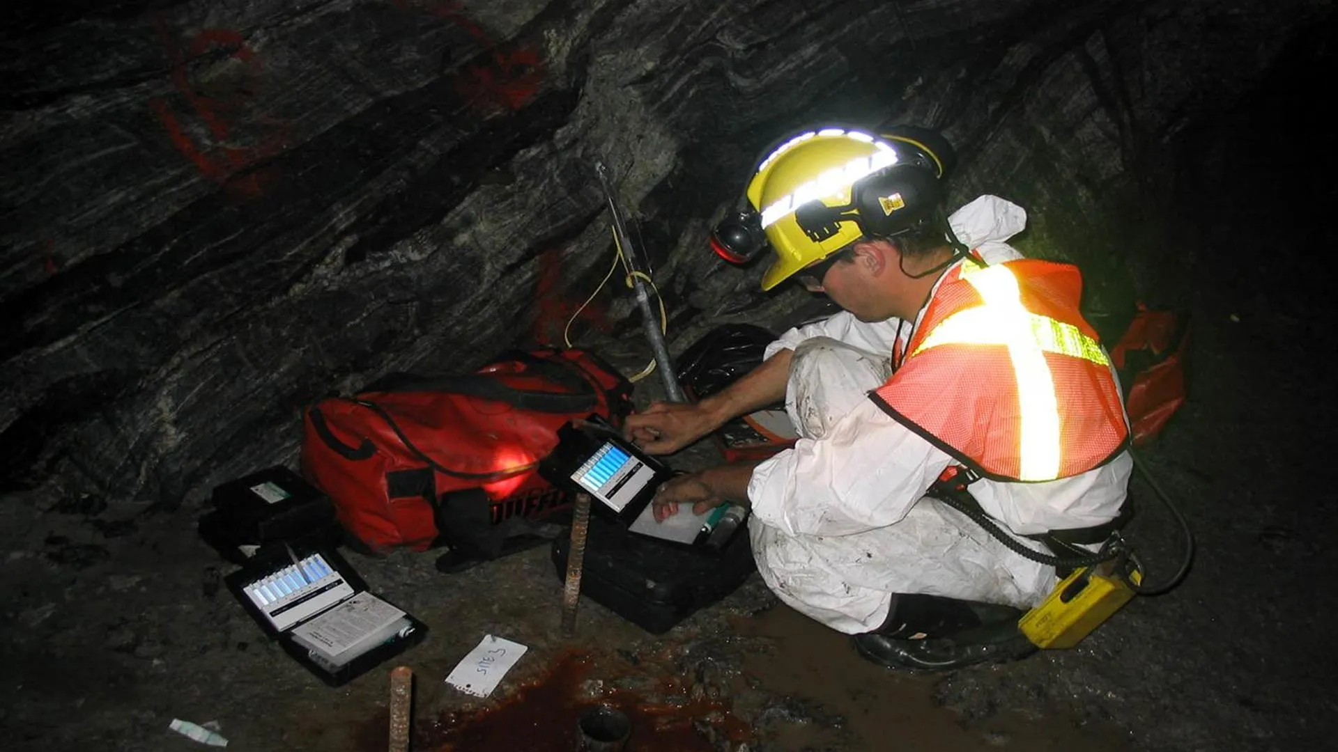 Ancient Rocks Leak Clean Hydrogen